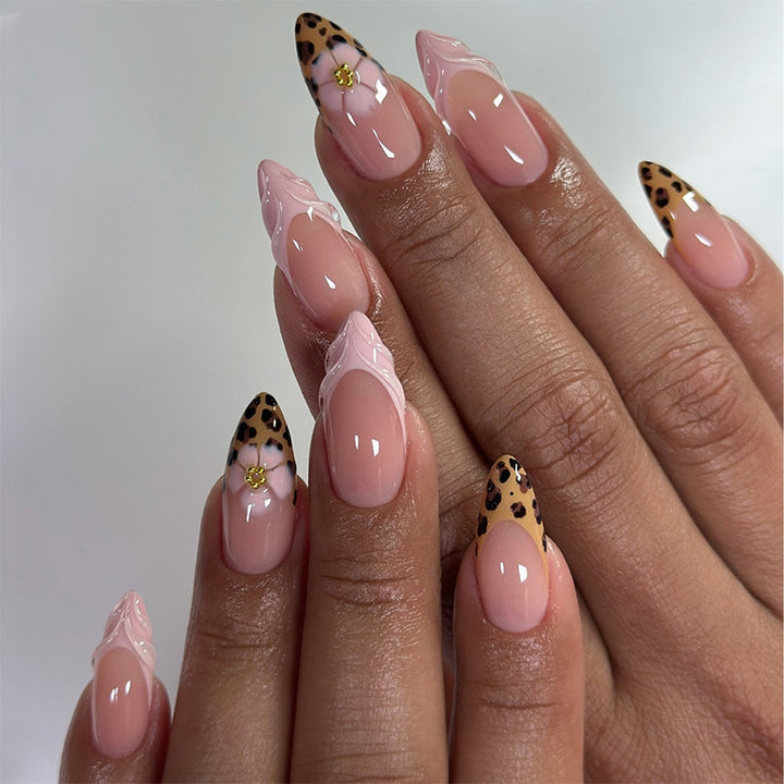 Nail set with trendy leopard design and elegant accents Stornfield