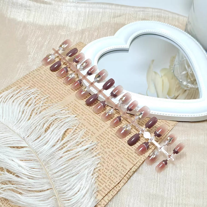 Elegant Artificial Nail Set with Gold Accents Stornfield