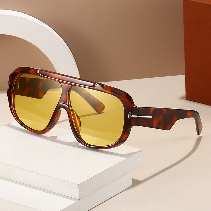 Ladies sporty sunglasses with stylish full rim design Stornfield