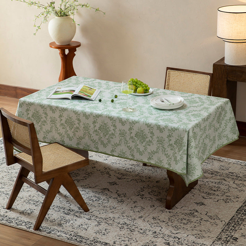 Jacquard tablecloth with floral damask pattern and reinforced hem