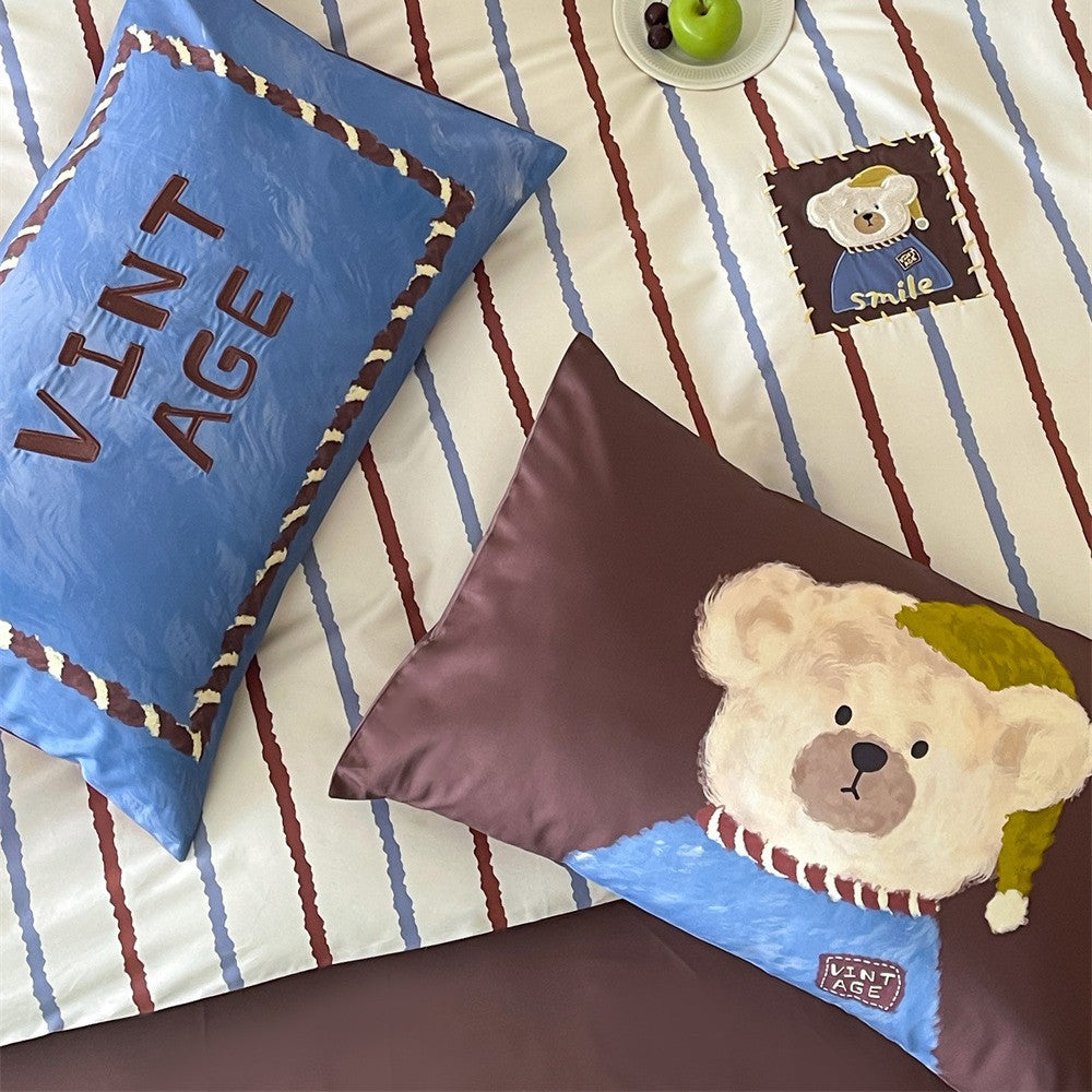 Cotton satin duvet cover set with vintage teddy bear motif and reversible function