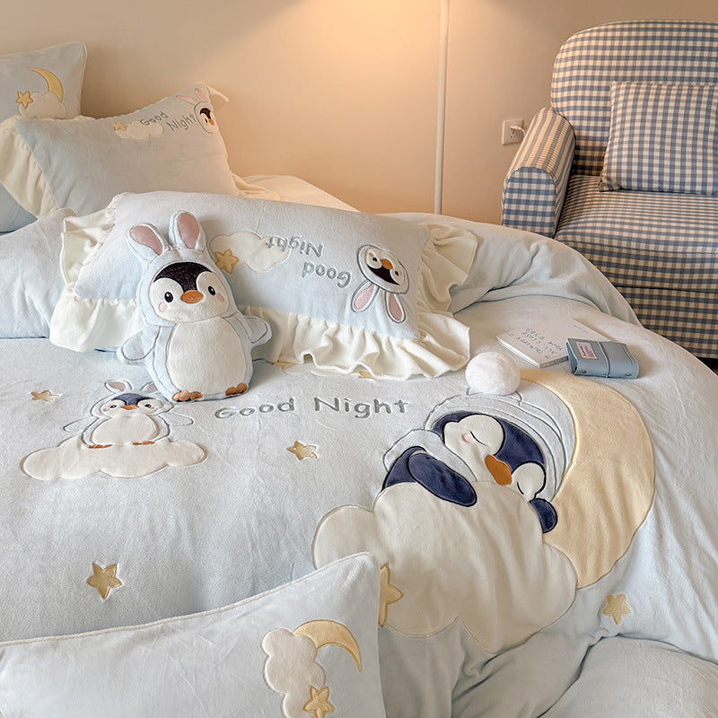 Children's bedding set with quilted plush blanket, 3D animal appliqués and ruffle