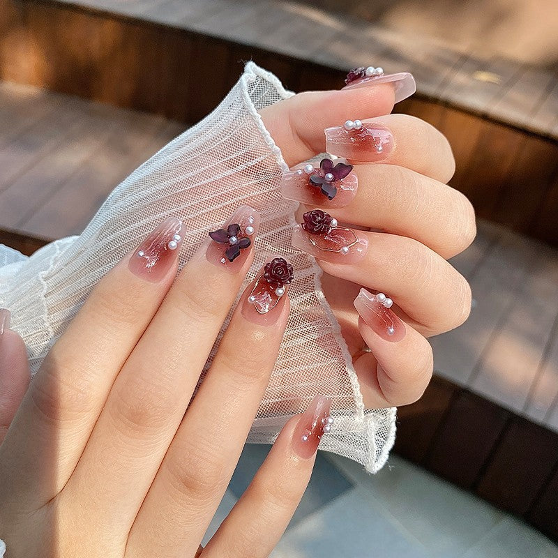 Elegant and Shiny Nail Art Stornfield