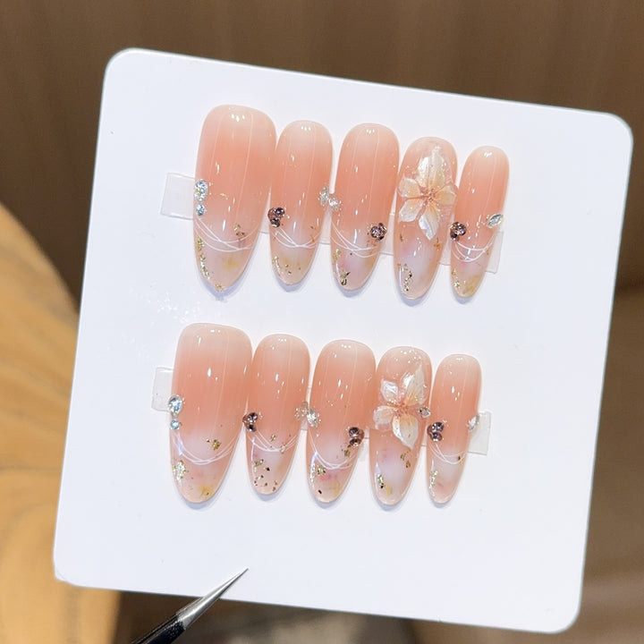 Artificial nails with delicate flower and glitter detail Stornfield