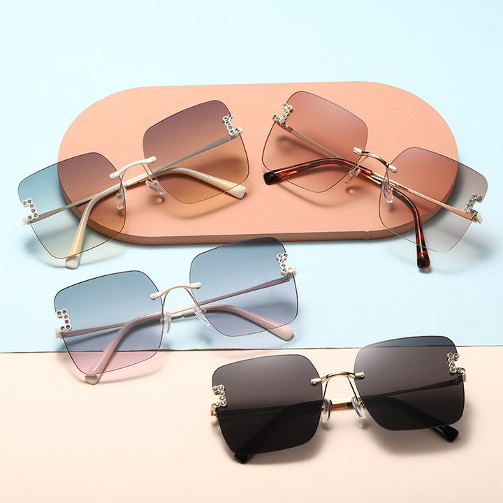 Women's fashionable square sunglasses with delicate design details Stornfield