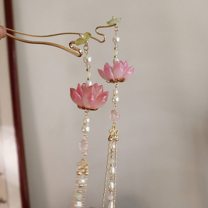 Elegant Floral Hair Accessory Stornfield