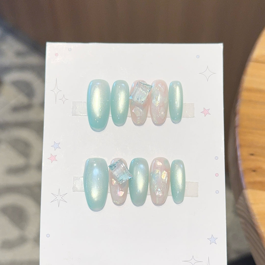 Glamorous artificial nails with shimmering accents Stornfield