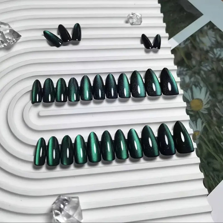 Artificial nail set with elegant high gloss and stiletto design Stornfield