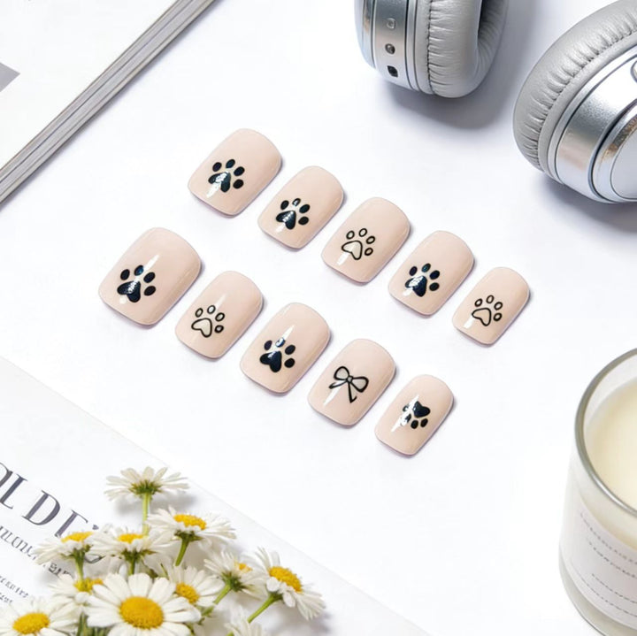 Fake nails with cute paw print design Stornfield