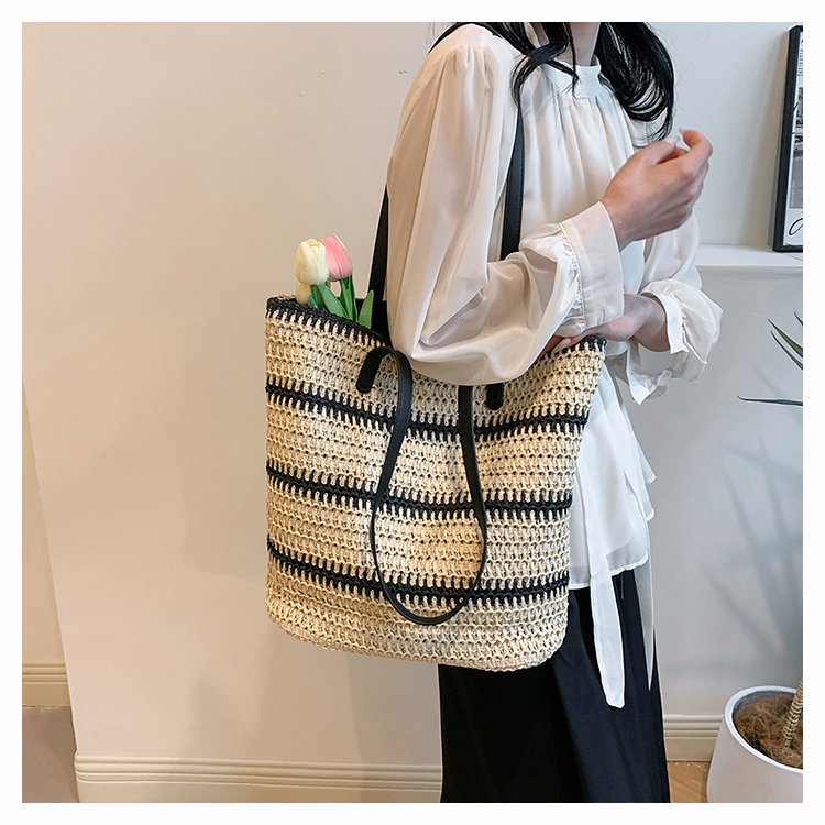 Handmade beach bag with striking leather handles Stornfield