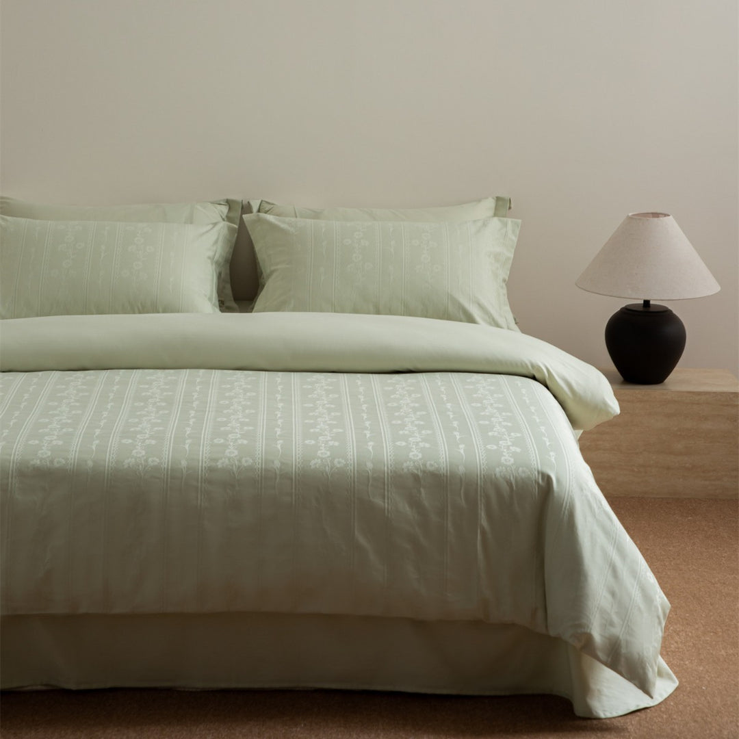 Luxury Jacquard Floral Duvet Cover Set with Pillow Shams
