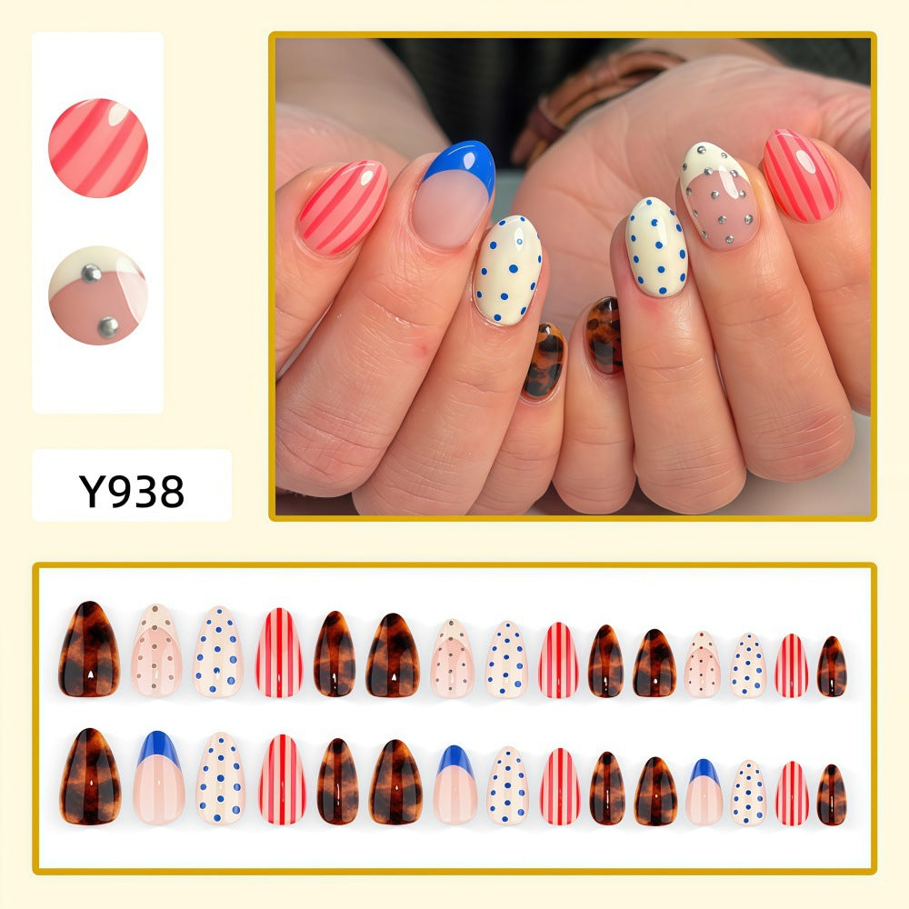 Fake nails in playful design with dots and stripes Stornfield