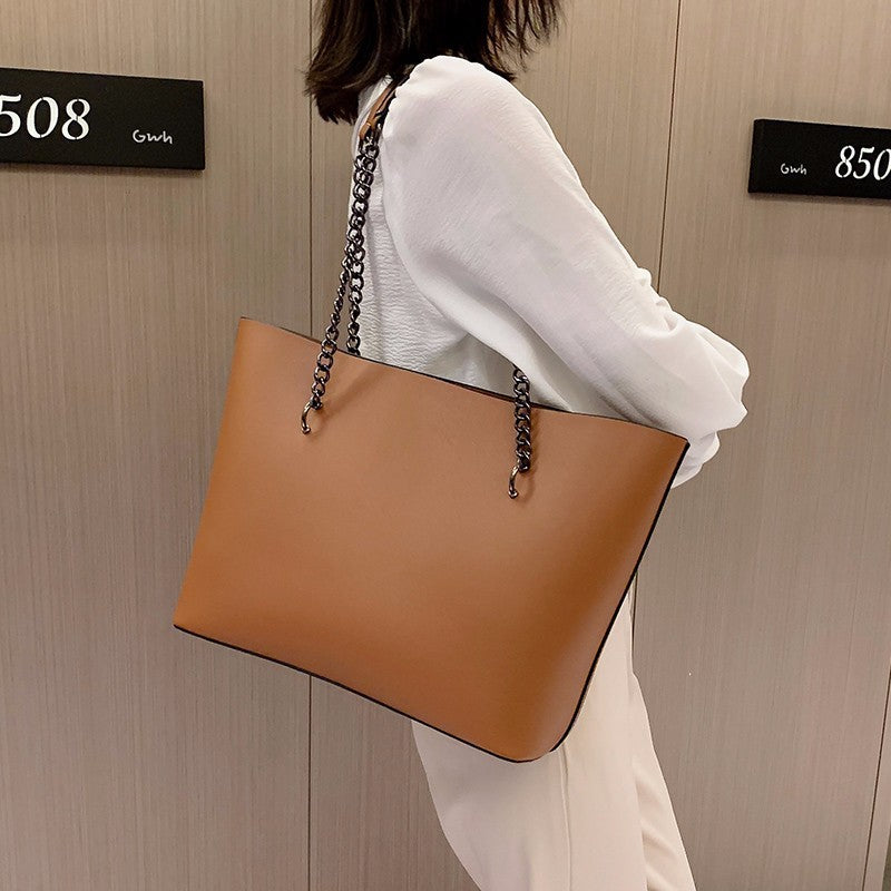 Elegant shoulder bag in minimalist design Stornfield