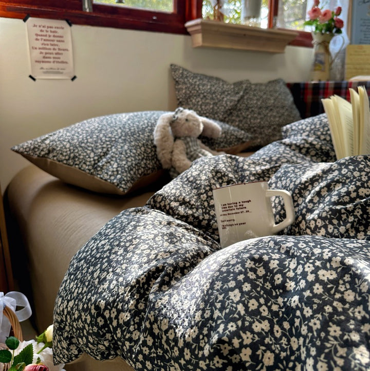 Floral Patterned Quilted Bedding Set