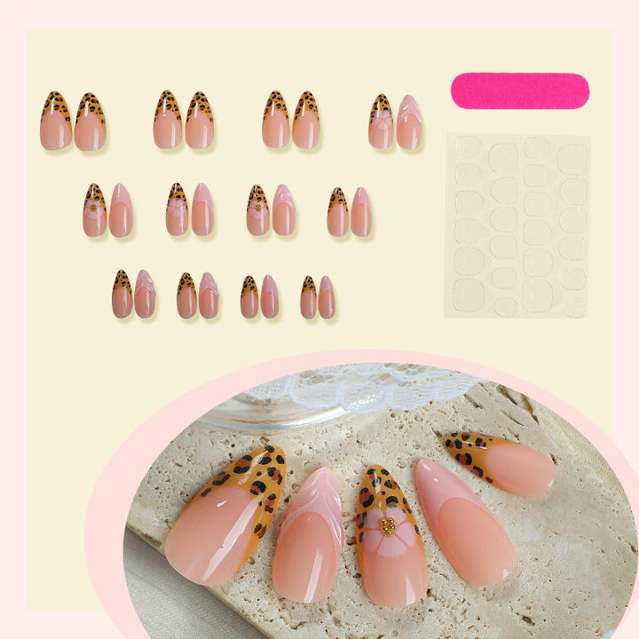 Nail set with trendy leopard design and elegant accents Stornfield