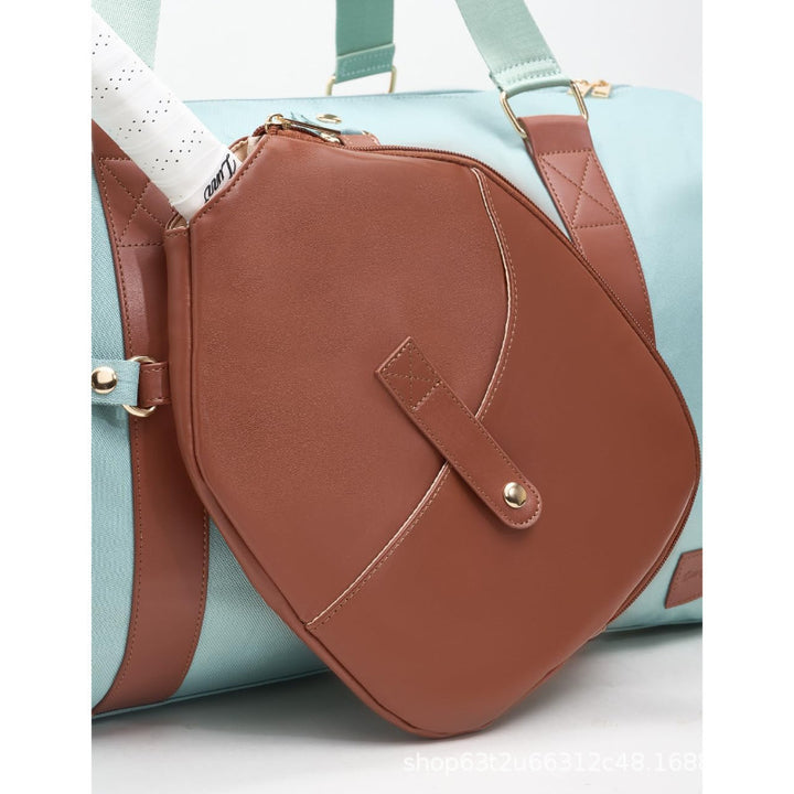Sporty travel bag with integrated accessories Stornfield