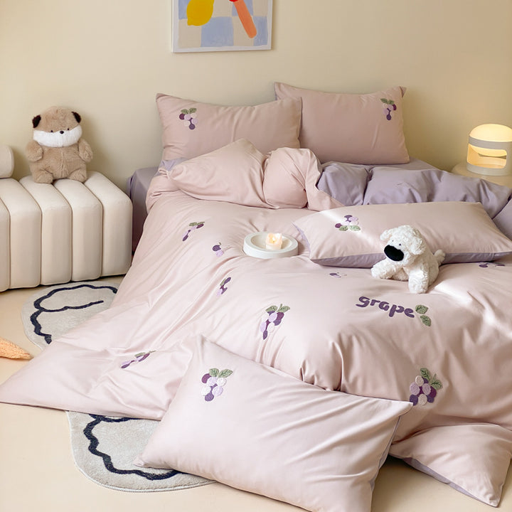 Bedding complete set made of cotton satin with dessert party motif and reversible pillowcases