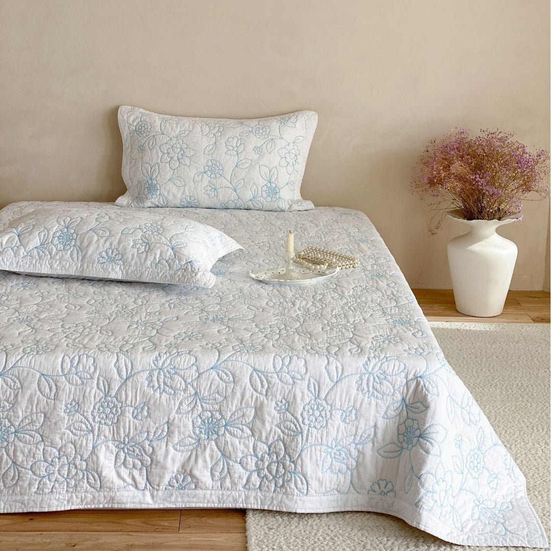Quilted cotton bedspread set with floral quilted embroidery