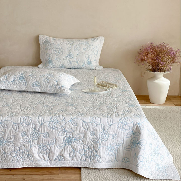 Quilted cotton bedspread set with floral quilted embroidery