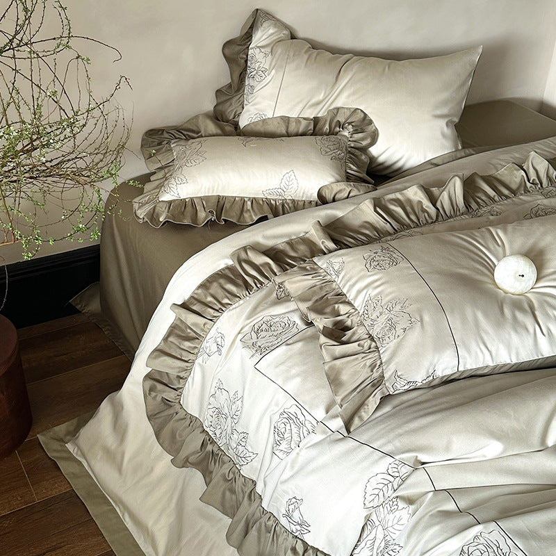 Ruffled bedding set made of cotton satin with rose embroidery and contrast piping