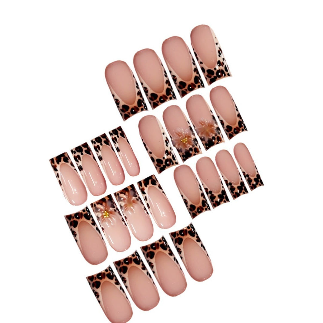 Elegant Animal Print Press-On Nail Art Stornfield