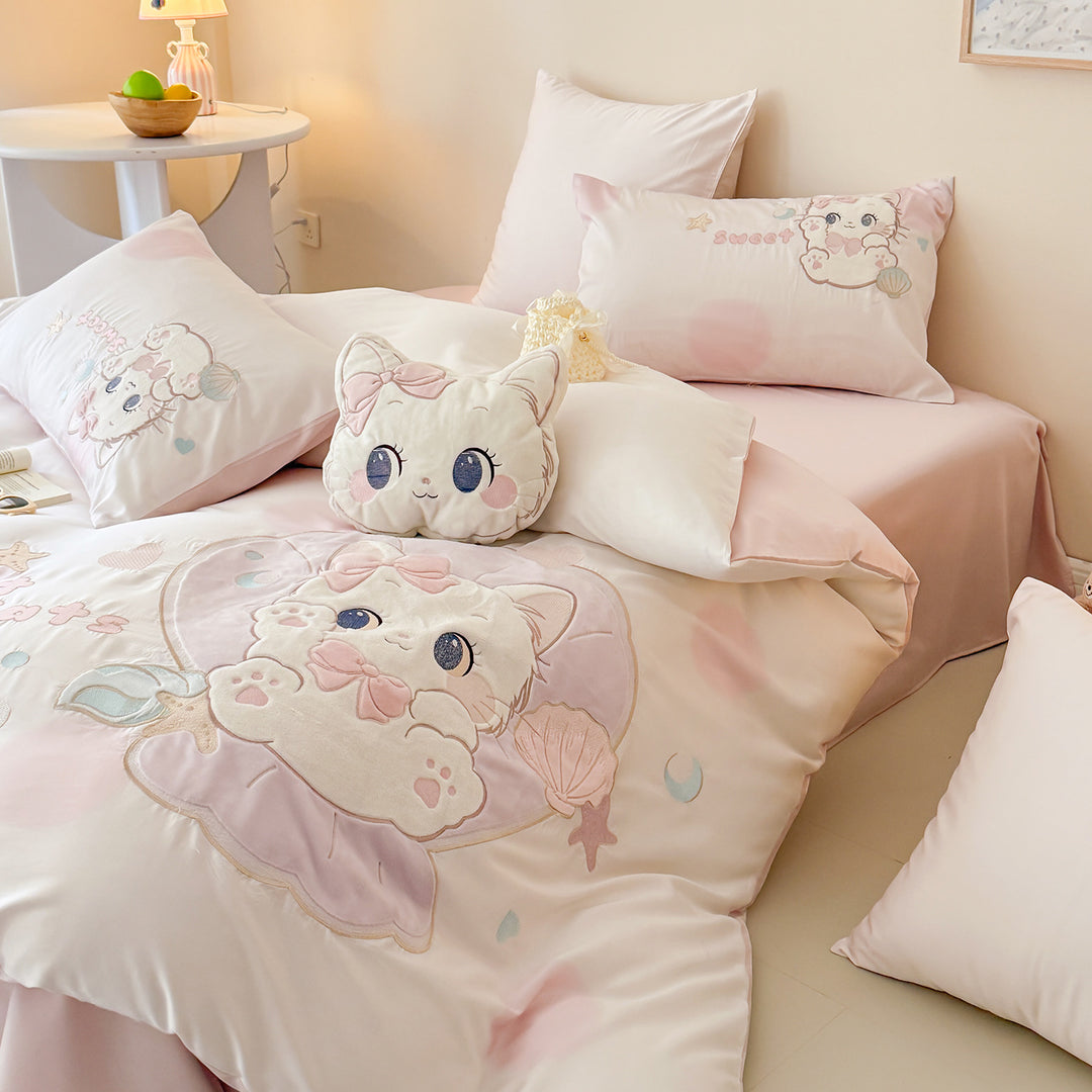 Girls' bedding set in Kawaii look with velvet appliqué and embroidered cat motifs