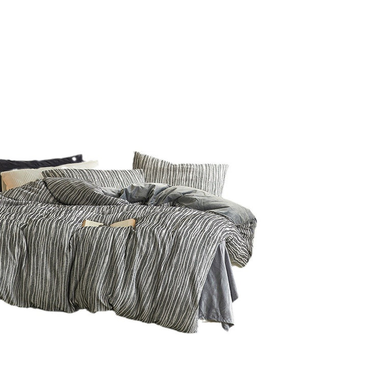 Quilted bedding set made of cotton blend fabric with textured stripes and reversible function