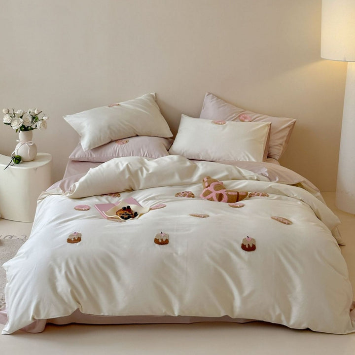 Cotton satin bed linen set with embroidered mini tartlet appliqués