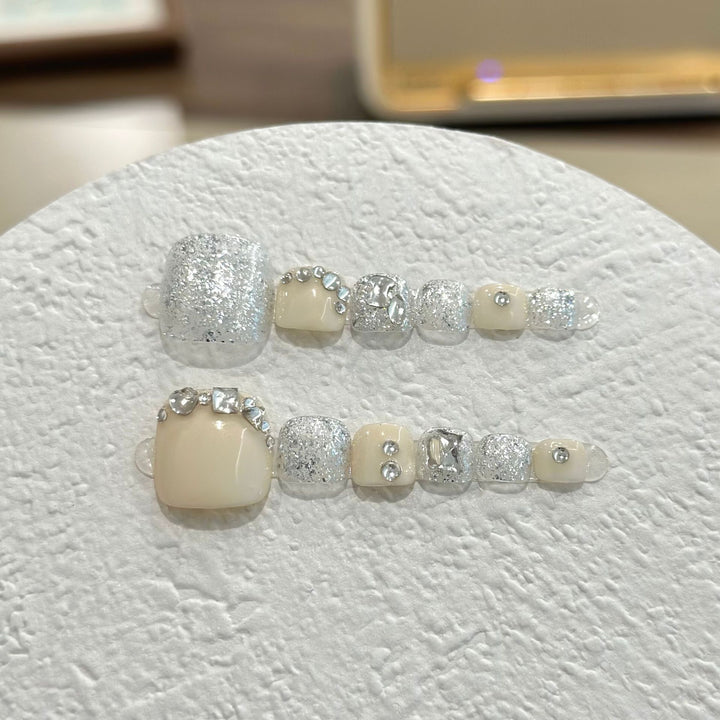 Elegant Press-On Nail Art Set with Sparkling Accents