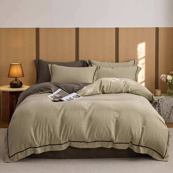 Bedding set made of Mako cotton with fine jacquard quilting and decorative stitching
