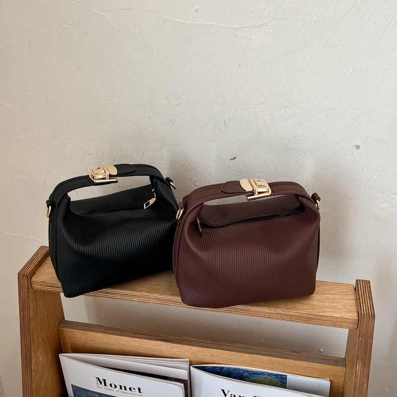 WoTextured Ribbed Handbag Stornfield