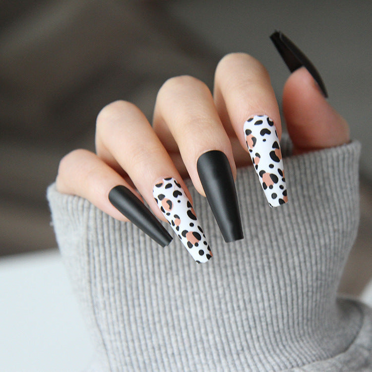 Artificial nail set with trendy leopard pattern and elegant matte finish Stornfield