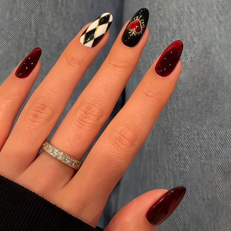 Artificial nail set with glamorous designs and elegant motifs Stornfield