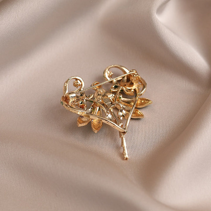 Exquisite Dragonfly Brooch with Sparkling Crystals Stornfield
