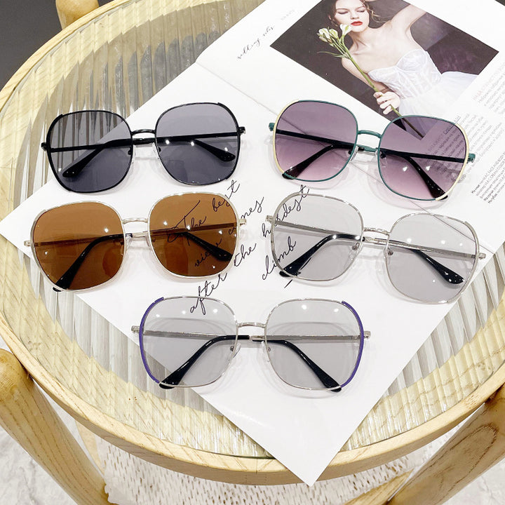 Ladies oversized sunglasses with protective UV protection and elegant metal frame Stornfield