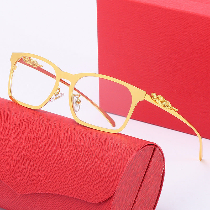 Women's fashionable oversized sunglasses with glamorous design and golden accents Stornfield