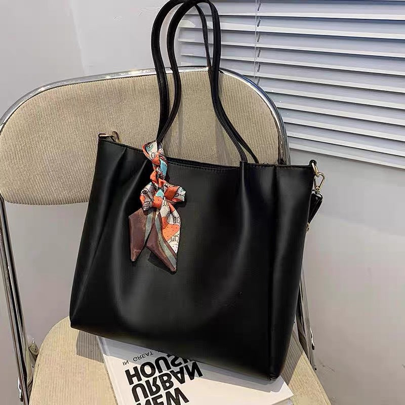 Modern Handbag with Adjustable Shoulder Strap Stornfield