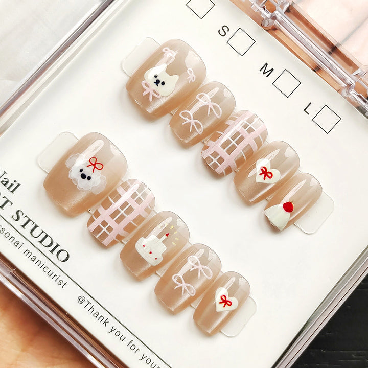 Glamorous Artificial Nails with Shimmering Design Stornfield