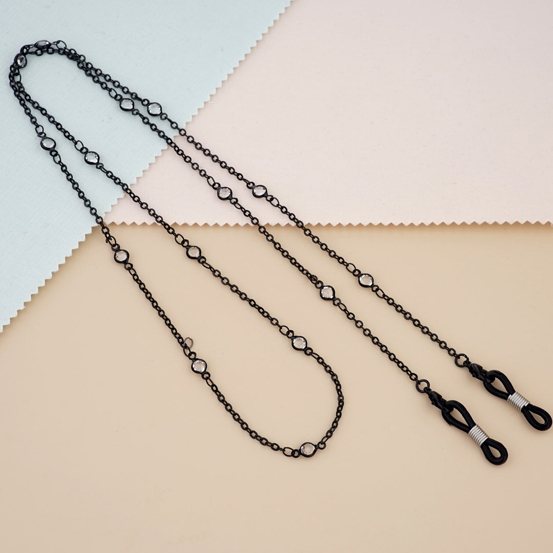 Elegant Chain Eyewear Holder Stornfield