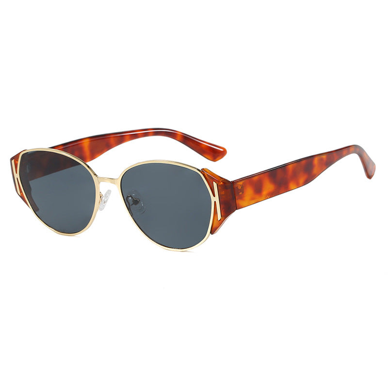Women's retro-inspired sunglasses with elegant frame Stornfield