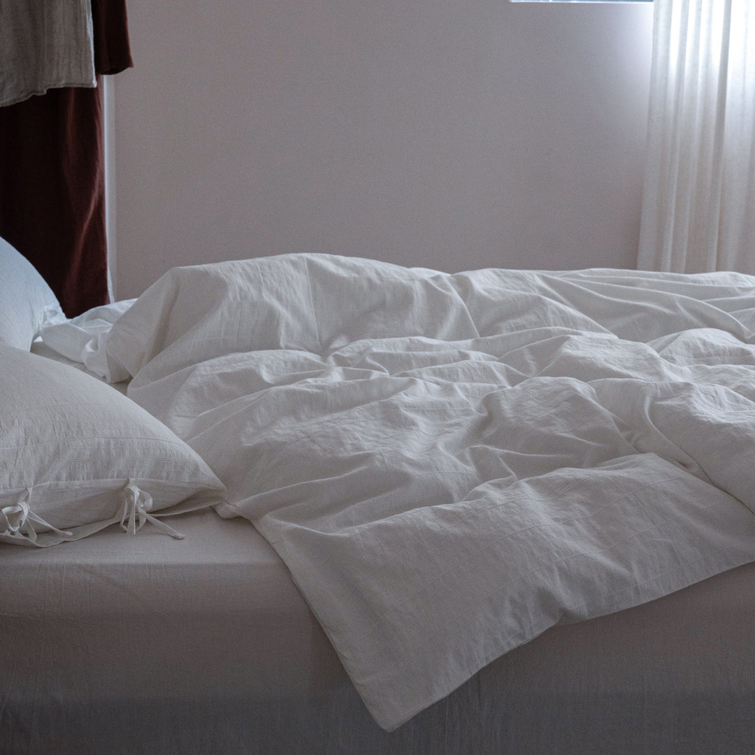 Waffle-Jacquard Cotton Duvet Cover Set with Corner Tie Pillowcases