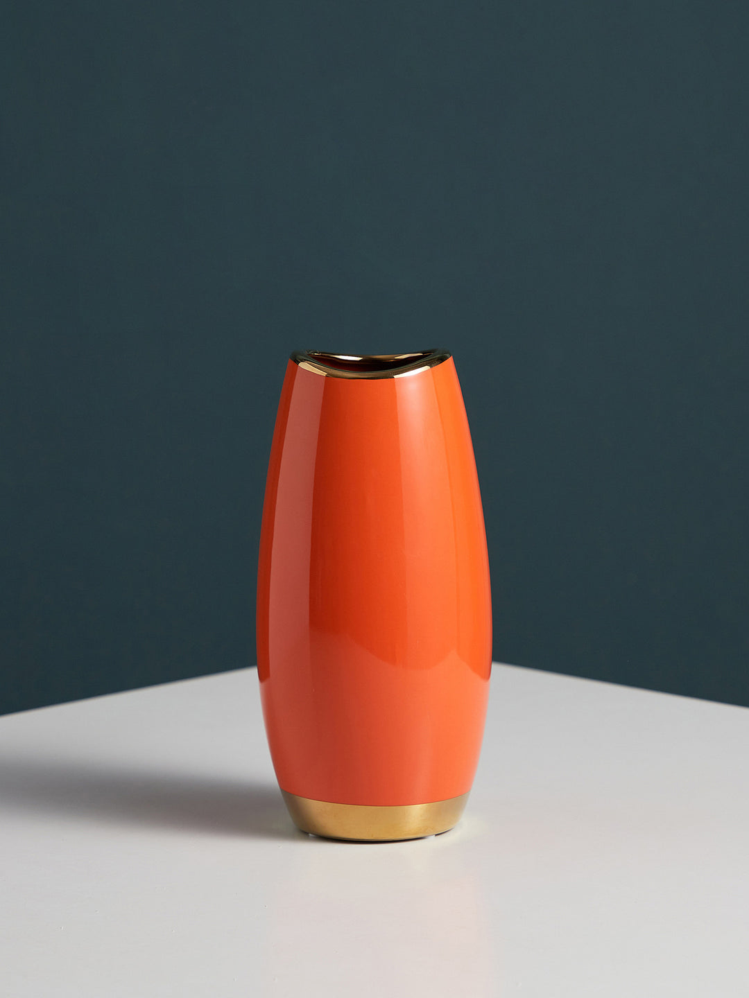 Elegant ceramic vase in modern design Stornfield