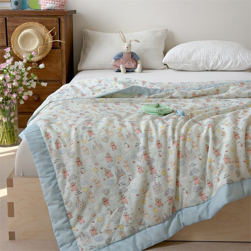 Children's quilt with light filling and cute animal castle print