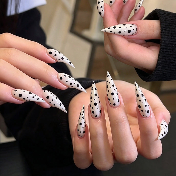 Elegant Pointed Press-On Nail Set