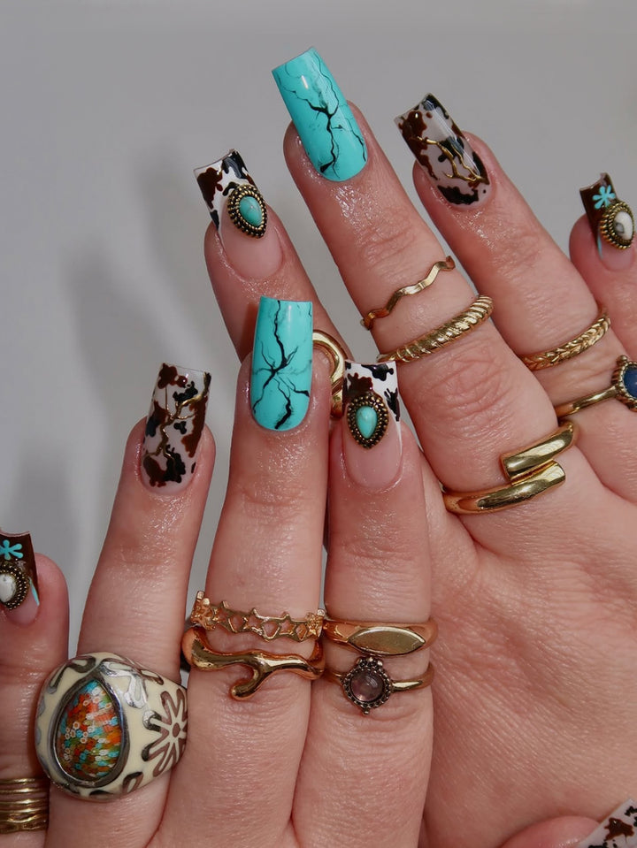 Artful fingernails with unique marble and jewelry design Stornfield