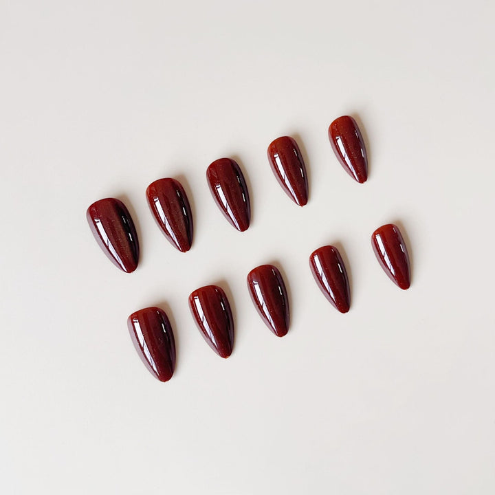 Nail set with an elegant ombre effect and shimmering accents Stornfield