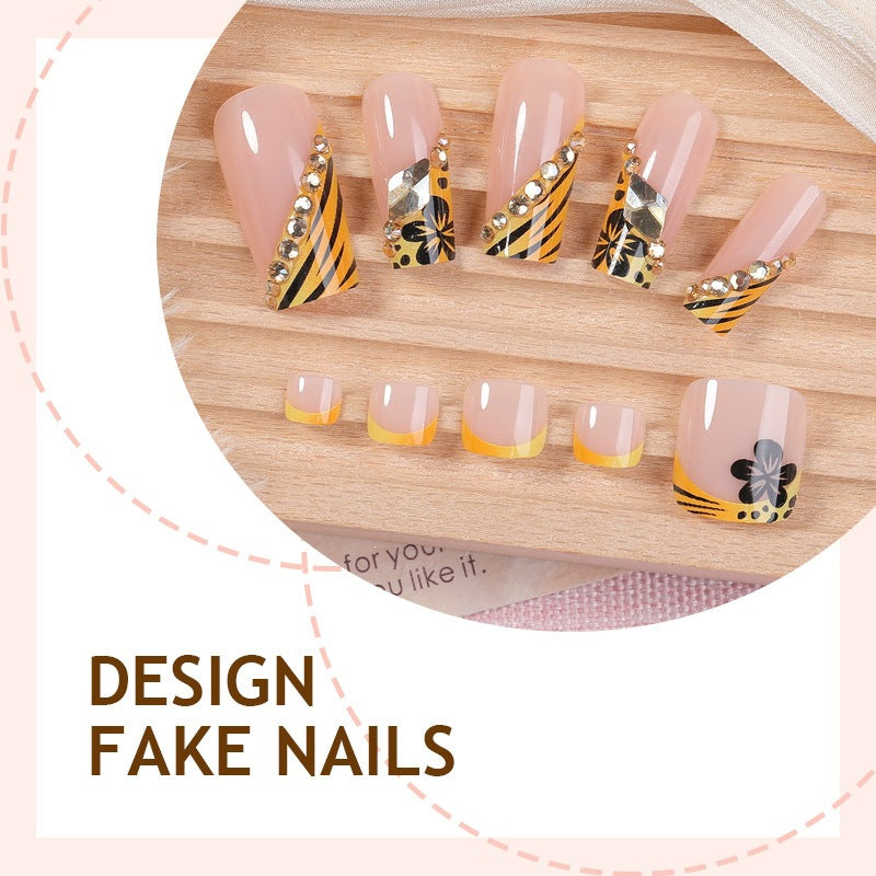 Artificial nail art with extravagant designs and glitter elements Stornfield