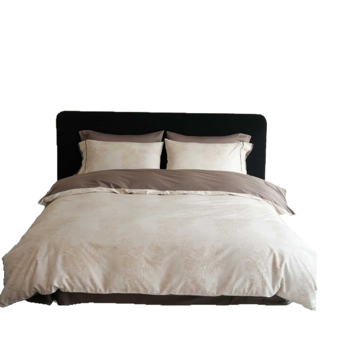 Luxurious bedding set made of cotton satin with pillowcases and bow closure