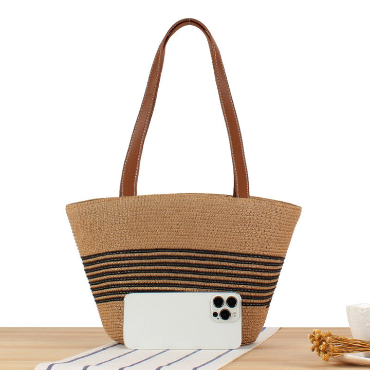 Tote bag with structured design made of natural wicker Stornfield