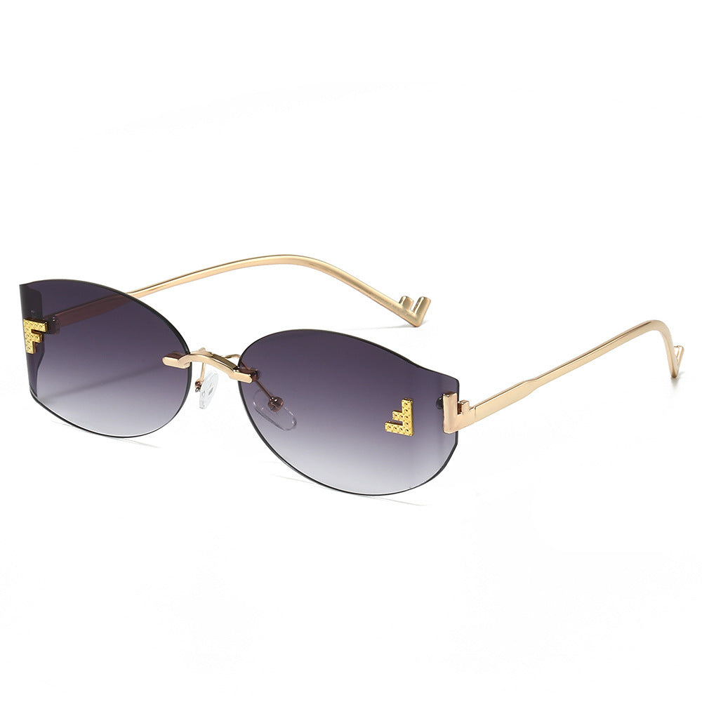 Elegant Winged Sunglasses Stornfield